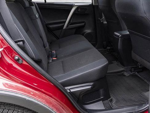 Used 2018 Toyota RAV4 LE image 25