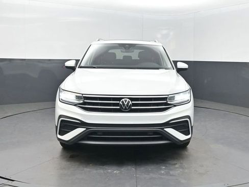 Used 2024 Volkswagen Tiguan SE FWD image 36