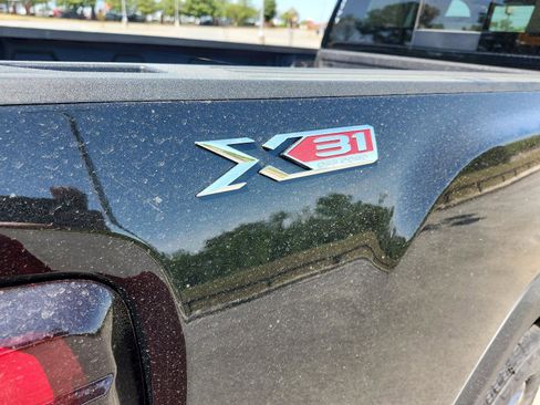 New 2025 GMC Sierra 2500 SLT w/ SLT Premium Package image 5