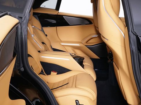 Used 2024 Ferrari Purosangue Base image 33