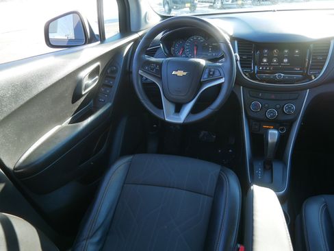 Certified 2022 Chevrolet Trax LT w/ LT Convenience Package image 9