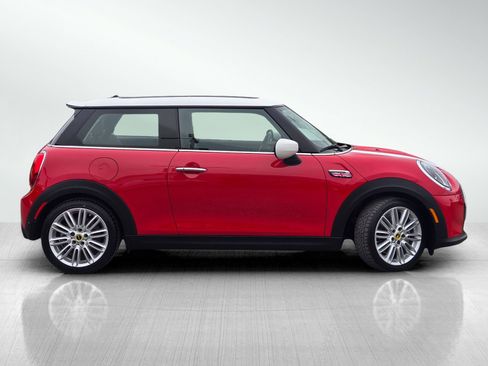 Used 2024 MINI Cooper SE image 3