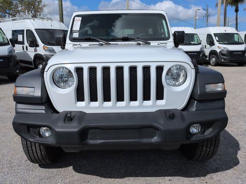 Used 2018 Jeep Wrangler Unlimited Sport S AWD/4WD image 3