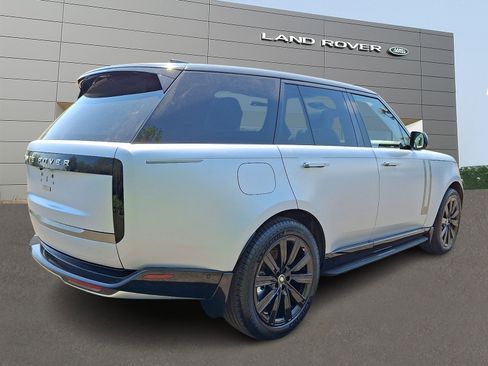 Used 2025 Land Rover Range Rover SE AWD/4WD image 2