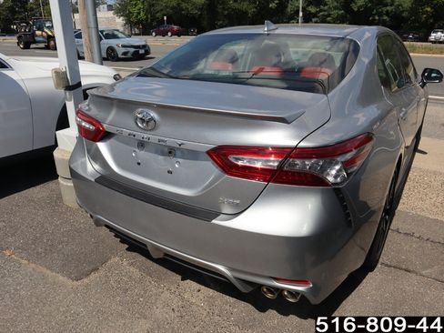 Used 2019 Toyota Camry XSE image 6