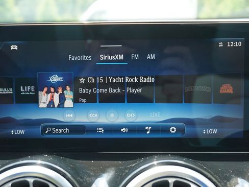 Used 2025 Mercedes-Benz GLB 250 image 34