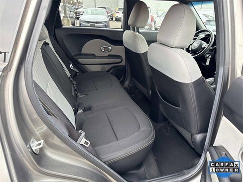 Used 2015 Kia Soul + image 11