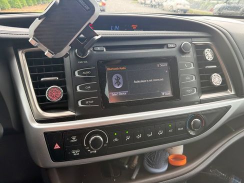 Used 2019 Toyota Highlander LE FWD image 15