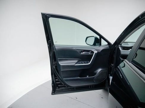 Used 2025 Toyota RAV4 XLE AWD/4WD image 23