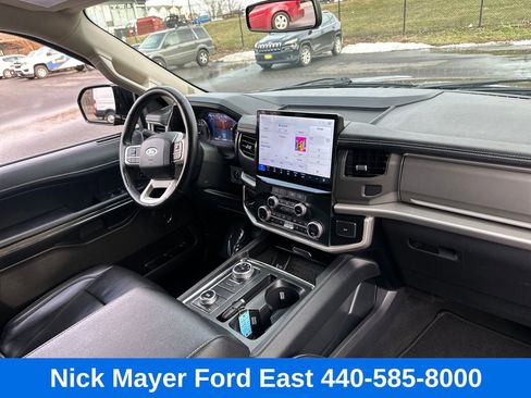 Used 2024 Ford Expedition XLT image 11