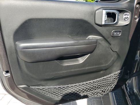 Used 2019 Jeep Wrangler Unlimited Sport S image 17