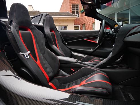 Used 2020 McLaren 720S Performance RWD image 11