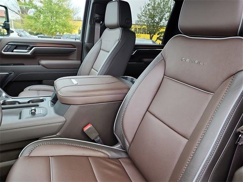 New 2026 GMC Sierra 2500 Denali w/ Denali Reserve Package image 18