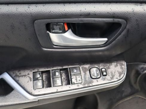 Used 2017 Toyota Camry SE image 16