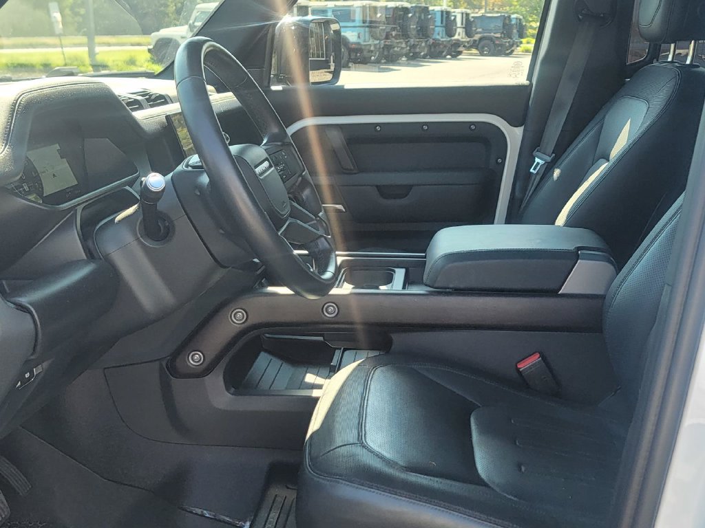 Used 2022 Land Rover Defender 110 X-Dynamic HSE AWD/4WD image 13