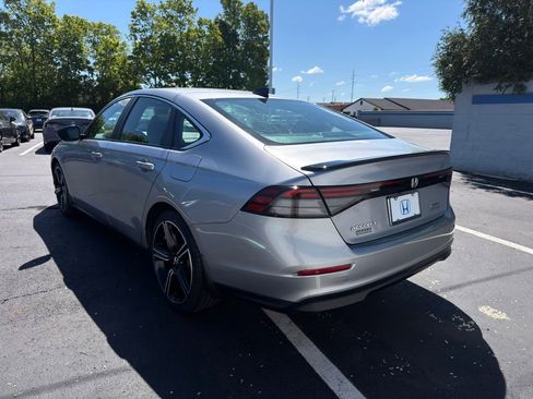 Used 2023 Honda Accord Sport image 3