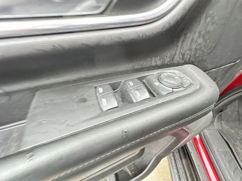 Used 2023 GMC Yukon XL SLE image 23