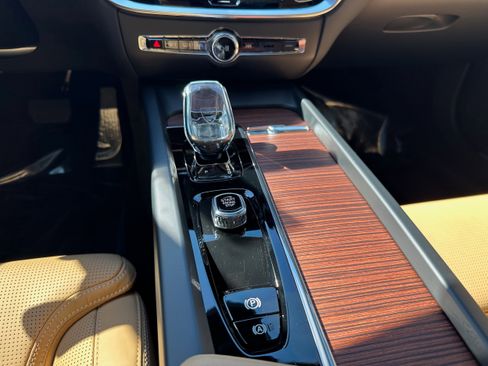 Certified 2025 Volvo V60 B5 Cross Country Ultra w/ Protection Package Premier image 16