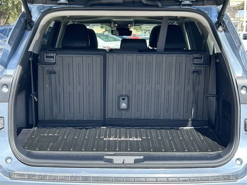 Certified 2024 Toyota Highlander XLE image 10