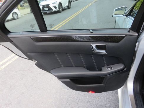 Used 2014 Mercedes-Benz E 550 4MATIC Sedan image 29