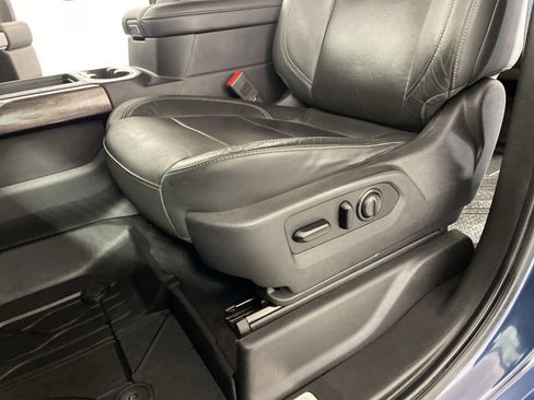 Used 2020 Chevrolet Silverado 1500 LTZ w/ LTZ Convenience Package AWD/4WD image 12