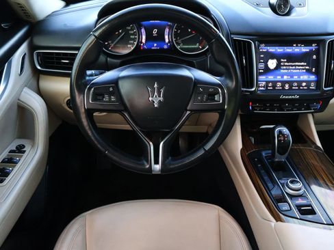 Used 2017 Maserati Levante image 9