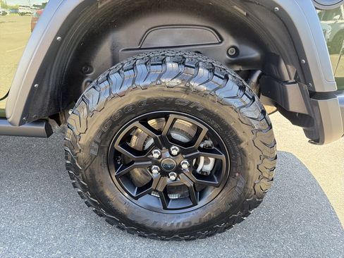 Used 2024 Jeep Wrangler Unlimited AWD/4WD image 33