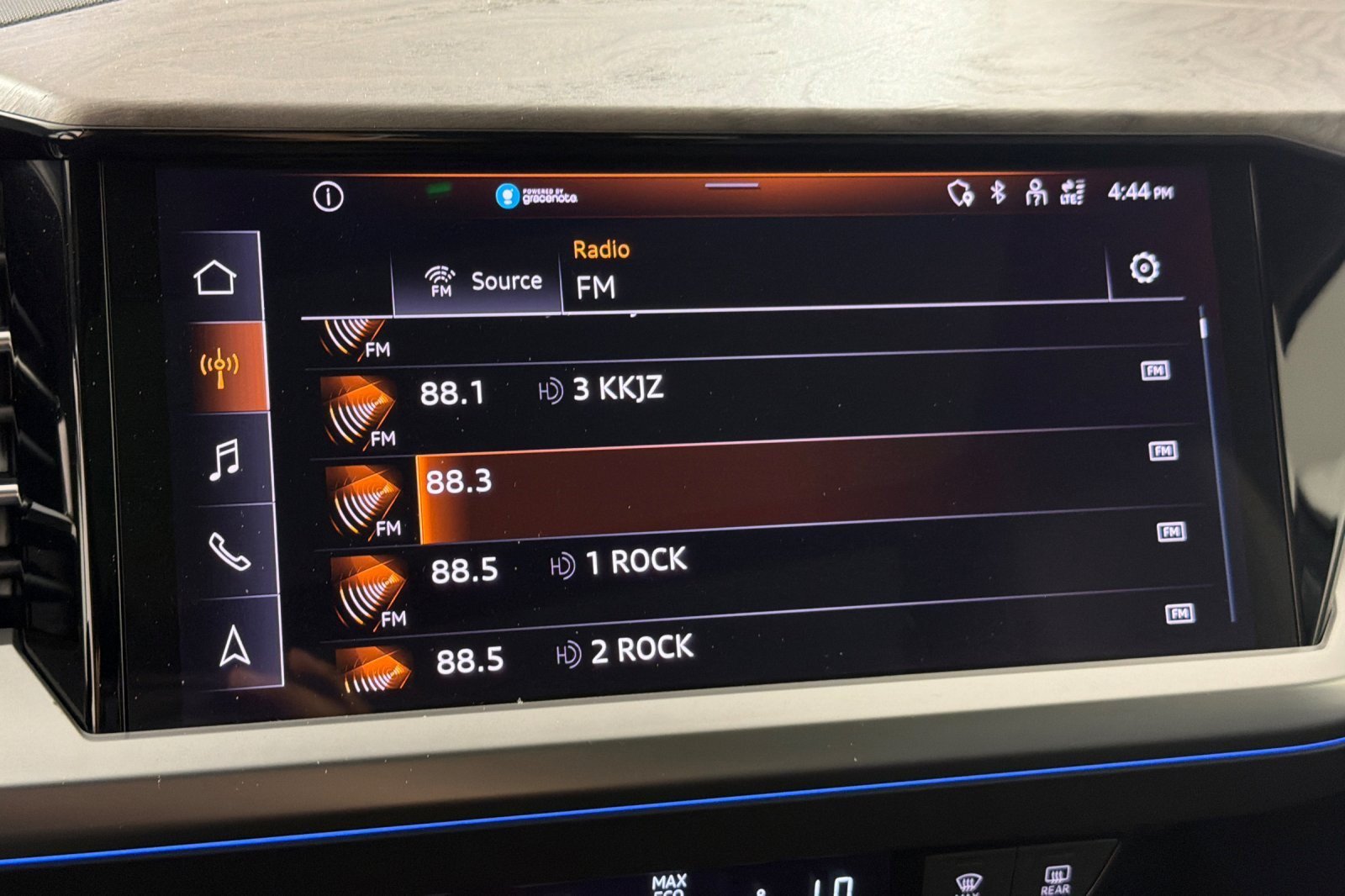Certified 2024 Audi Q4 e-tron Premium Plus w/ Premium Plus AWD/4WD image 17
