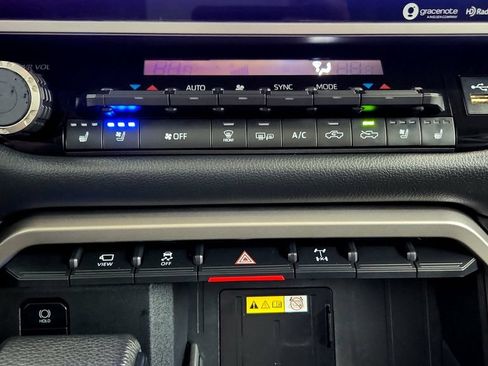 Used 2022 Toyota Tundra Limited w/ TRD Off-Road Package AWD/4WD image 27