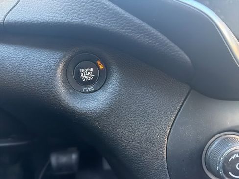 Used 2019 Jeep Cherokee Latitude Plus image 37