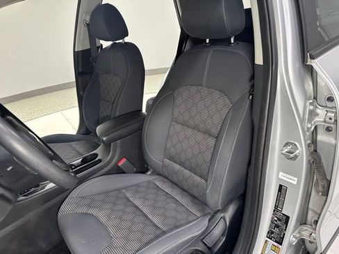 Used 2018 Kia Niro FE FWD image 12