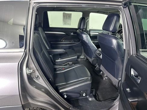 Used 2018 Toyota Highlander XLE AWD/4WD image 12