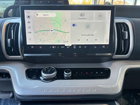 Used 2025 Ford Expedition Active image 11