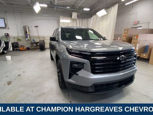 Used 2024 Chevrolet Traverse LT w/ Midnight/Sport Edition AWD/4WD image 3