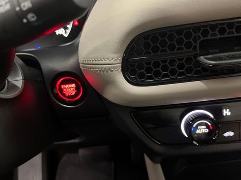 Used 2024 Honda HR-V LX image 18