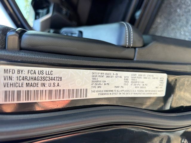 Used 2025 Jeep Grand Cherokee Laredo X w/ Luxury Tech Group I AWD/4WD image 35