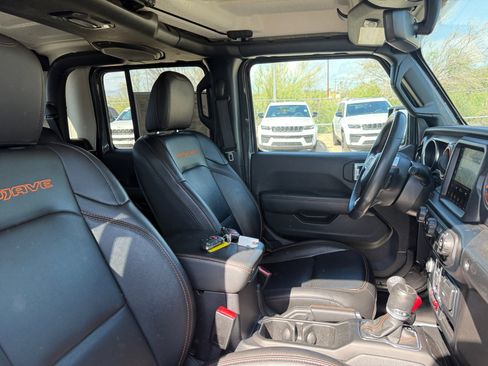 Used 2023 Jeep Gladiator Mojave AWD/4WD image 29