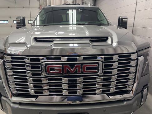 New 2026 GMC Sierra 2500 Denali w/ Denali Reserve Package AWD/4WD image 6