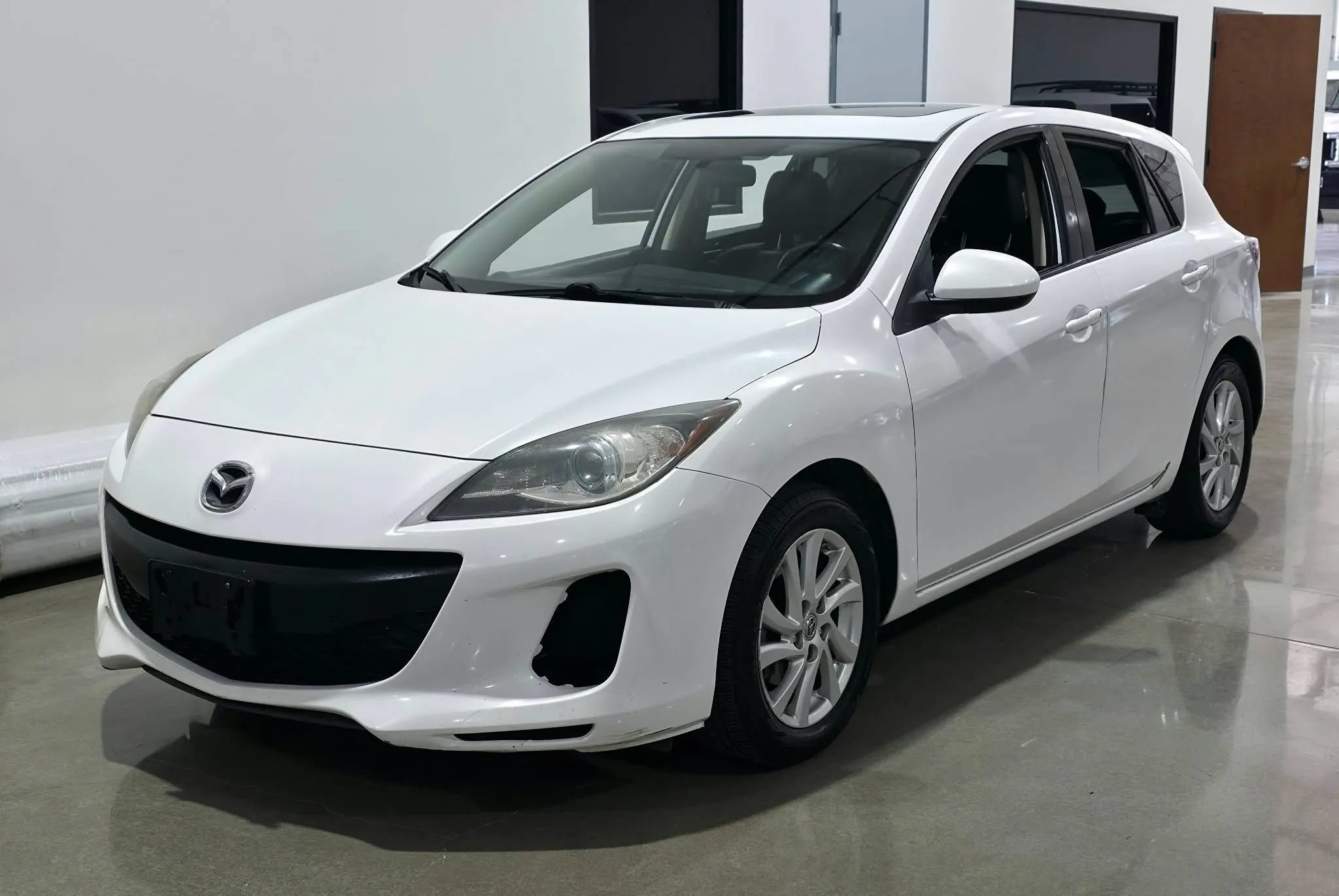 Used 2012 MAZDA MAZDA3 i Grand Touring w/ Tech Pkg FWD image 7