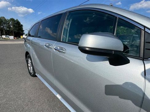 Used 2023 Toyota Sienna XLE AWD/4WD image 20