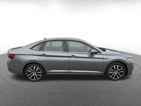 Used 2025 Volkswagen Jetta SE image 16