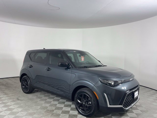 Used 2025 Kia Soul LX w/ LX Technology Package FWD image 3