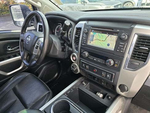 Used 2018 Nissan Titan PRO-4X w/ Pro-4x Convenience Package image 12