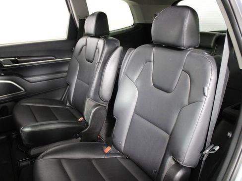 Used 2023 Kia Telluride S image 32