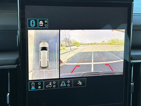 Used 2025 GMC Yukon XL Denali image 32