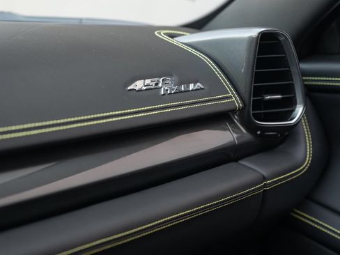 Used 2015 Ferrari 458 Italia Coupe RWD image 50
