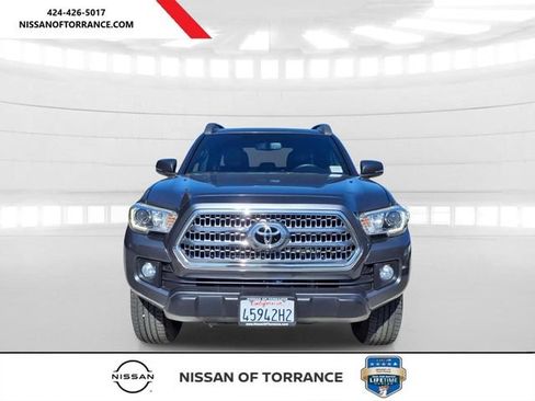 Used 2017 Toyota Tacoma TRD Off-Road AWD/4WD image 2