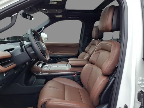 New 2025 Lincoln Navigator Reserve AWD/4WD image 20