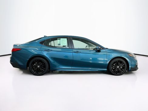 Used 2025 Toyota Camry SE FWD image 10