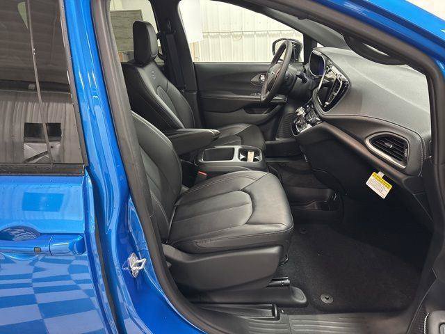 New 2026 Chrysler Pacifica Select w/ S Appearance Package AWD/4WD image 38